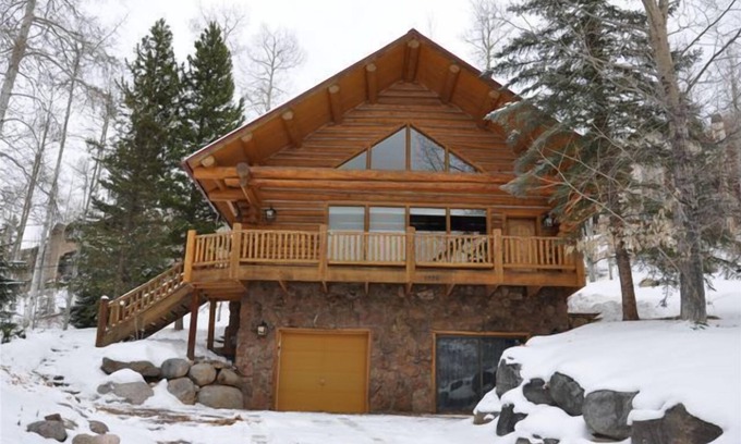 Highland Meadows House | Log Home Overlooking Vail Valley