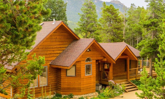 Black Hawk Cabin | Log Home with Mountain Views and Hot Tub on 2 Acres