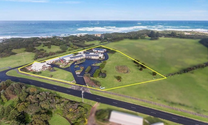 Warrnambool House | Logans Beach Apartments - BeachHouse