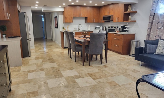 Saint-Redempteur Apartment | Logement à 30 min de Montréal et à 1h30 du Mont Tremblant. Familles, Animaux :)