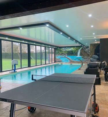Saint-Germain-du-Val Apartment | Logement @ 10 personnes avec piscine intérieure 31 degrés zoo de la FLECHE 24 h du Mans