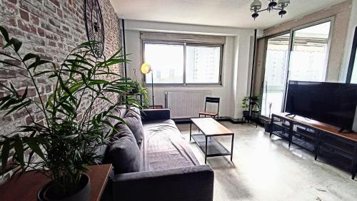 Venissieux Apartment | Logement entier proche de Lyon