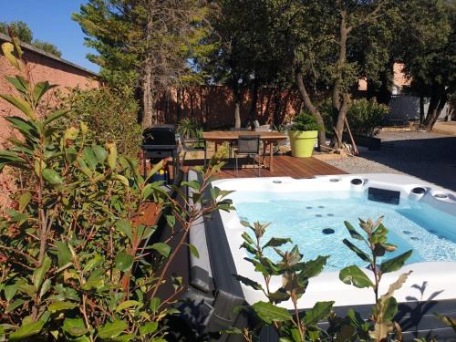 Aureille House | Logement indépendant avec Jacuzi pour 4ou 5 personnes, 2 chambres