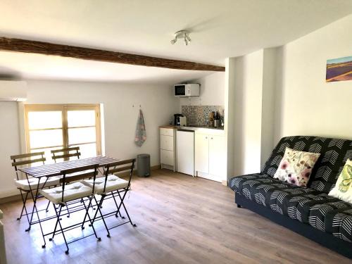 Saint-Didier Apartment | Logement neuf et climatisé, au coeur du village