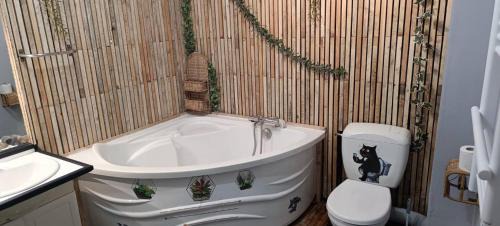 Menat Apartment | Logement rustique pont de menat les gorges de la Sioule