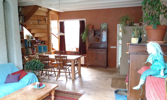 Abdij House | Logies de Zeeuwse Klei, a cozy 1930s house