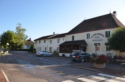 Saint-Martin-en-Bresse Hotel | Logis Au Puits Enchanté