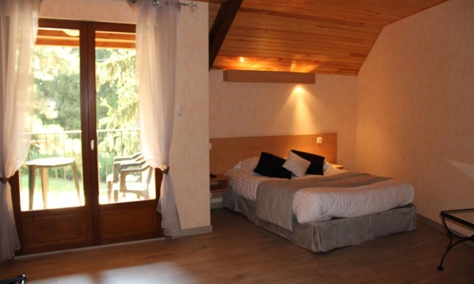 Anglards-de-Saint-Flour Hotel | Logis Hôtel la Méridienne