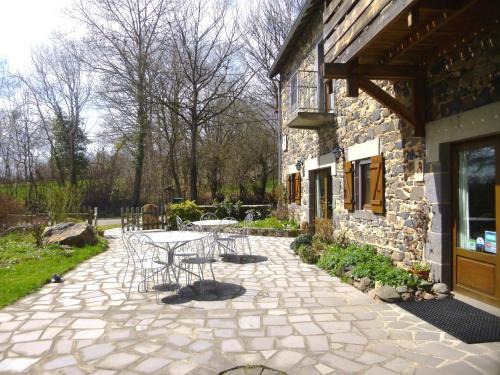 Saint-Jacques-d'Ambur Hotel | Logis Hôtel Auberge de la Hulotte