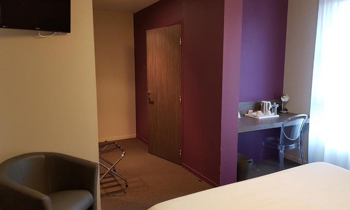 Laval Hotel | Logis Hôtel A la Bonne Auberge