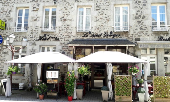 Riom-es-Montagnes Hotel | Logis Hôtel le Saint-Georges