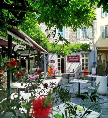 Fontenay-le-Comte Hotel | Logis Hôtel-Restaurant LE FONTARABIE