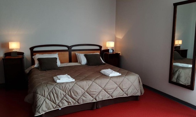 Chartronges Hotel | LOGIS - Hôtel & Restaurant le Grand Terre