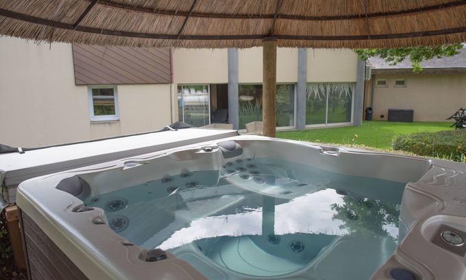 Avrille Hotel | Logis Hotel Domaine du Moulin Cavier