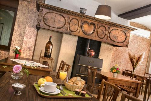 La Canourgue Hotel | Logis Hotel Restaurant Du Commerce