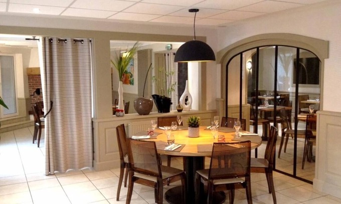 Vertou Hotel | Logis Hotel Restaurant Le Laurier Fleuri