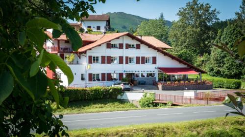 Ainhoa Hotel | Logis Hotel Ur-Hegian