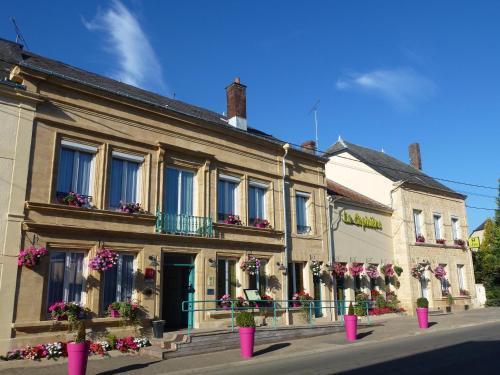 Remilly-Aillicourt Hotel | Logis La Sapinière