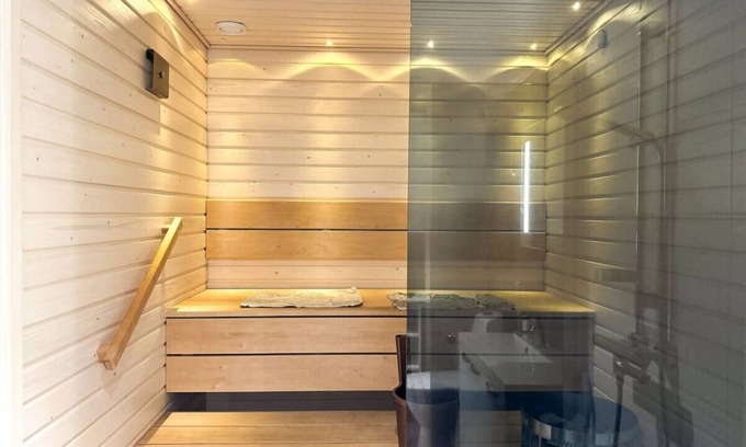 Rovaniemi Apartment | Loimu City Suite with Sauna by BookLapland