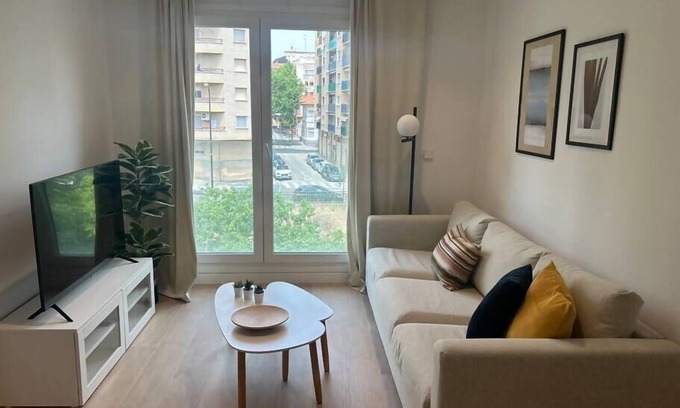 Zaragoza Centro Apartment | LOIRA RIO HUERVA: Luminous in Residential Area