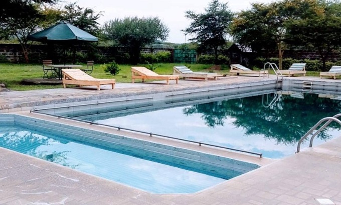 Mogotio Hotel | Lomanira Splendour