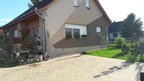 Szolosgyorok Apartment | Lona - Apartman