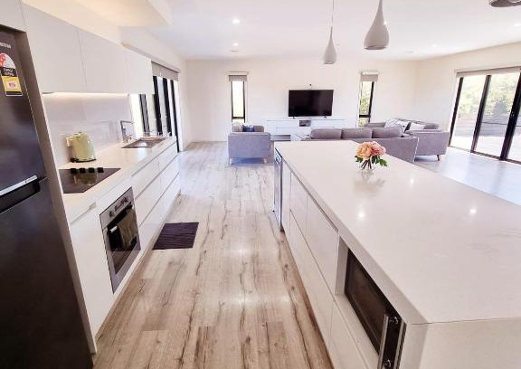 Port Campbell House | London Bridge Holiday Home