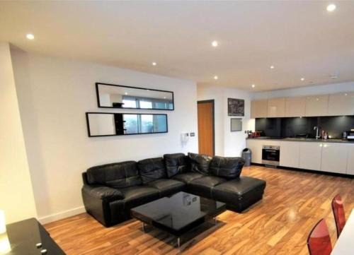 Royal Docks Apartment | London Dockside 3 Bed