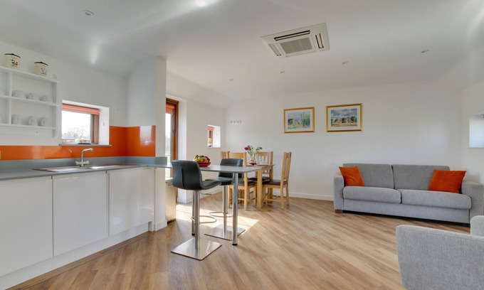 Cranbrook House | London Hopper Hut - One Bedroom House, Sleeps 2
