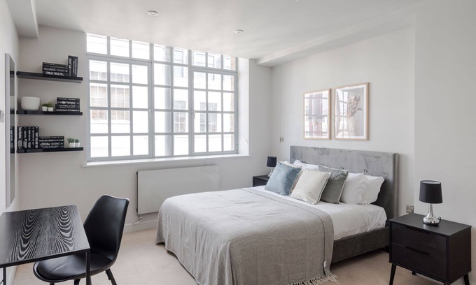 Clerkenwell Apartment | London's Calling - Farringdon - by Frankie Says