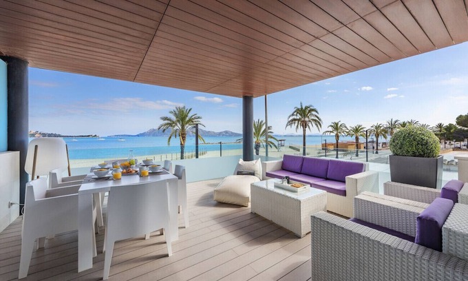 Puerto de Pollensa Apartment | Londres Derecha Beachfront apartment in Puerto Pollensa