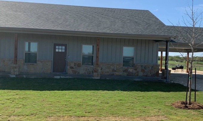 Dublin House | Lone Oak Place with Horse Stalls
