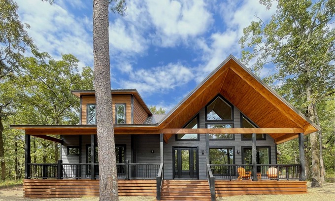 Broken Bow Cabin | Lone Pine 3 bed 3 bath. w/game room, hot tub, firepit