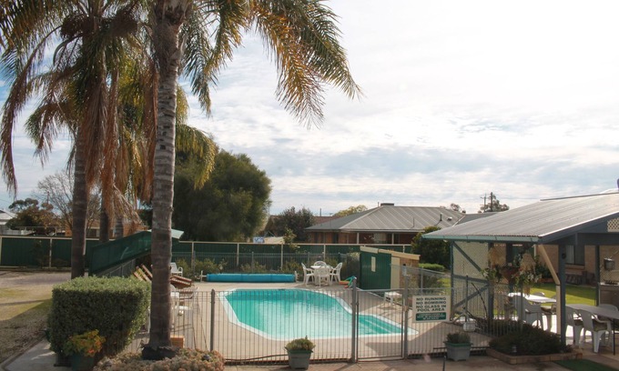 Corowa Hotel | Lone Pine Motel - Corowa