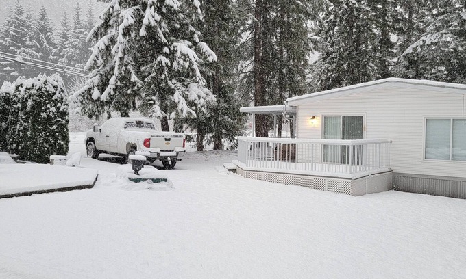 Sicamous House | Lone Wolfe Home Away From Home
