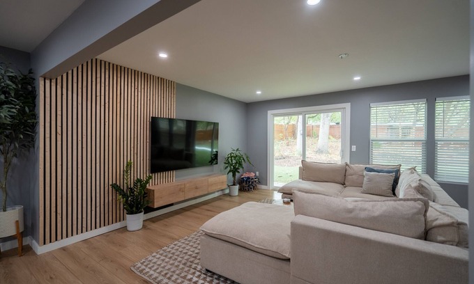 Parker Lane House | Lonestar - 4/2.5 newly renovated house with huge backyard and office
