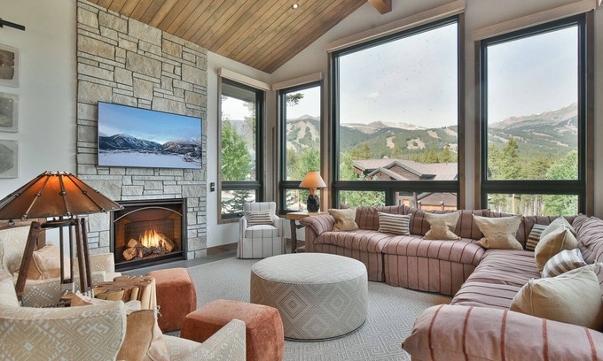 Warrior's Mark West House | Lonestar Lodge: Sweeping Mountain Views, Hot Tub & Patio
