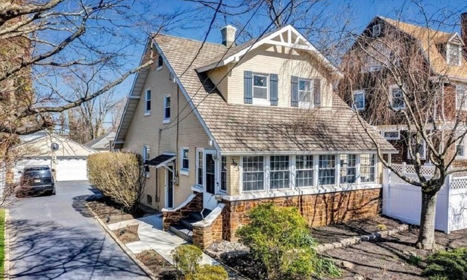 Long Branch House | Long Branch Beach house with Inground Pool