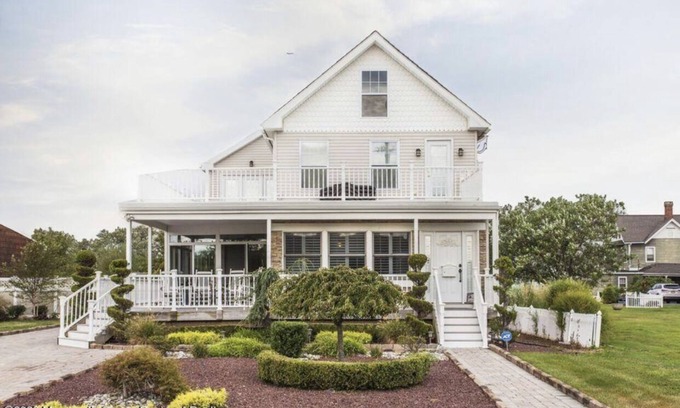 Long Branch House | Long Branch/Monmouth Beach House Rental- Ocean views from top deck!