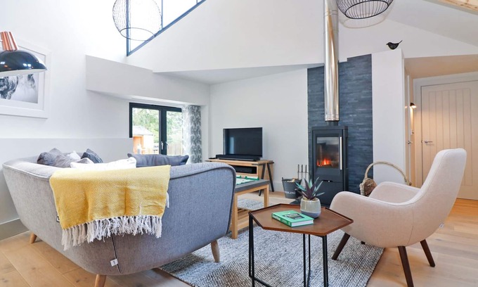 Falmouth Cottage | LONG HOUSE, BOSKENSOE BARNS, pet friendly in Mawnan Smith