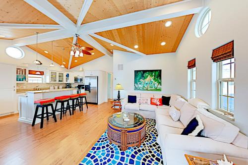 Port Isabel House | Long Island Village 233 Conch dr