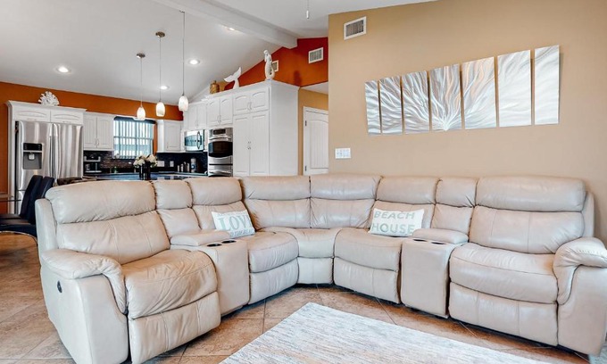 Port Isabel House | Long Island Village 502 Clam