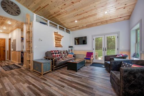 Cohasset House | Long Lake Lookout, Dog Friendly