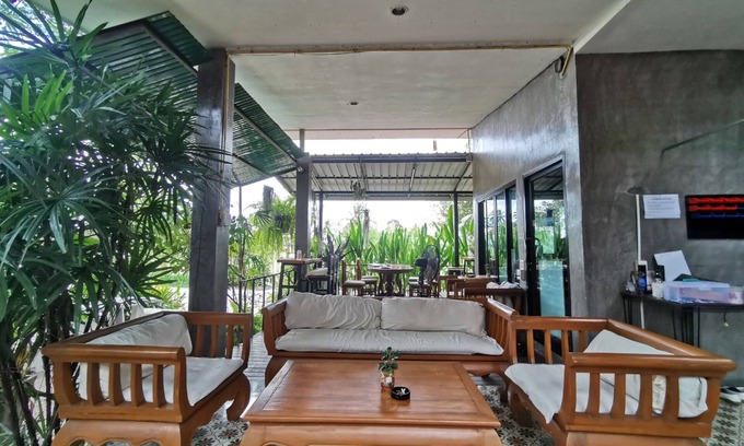 Si Racha Hotel | Long Lake Resort