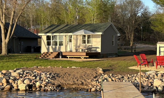 Isanti Cabin | Long Lake Sunset Cottage