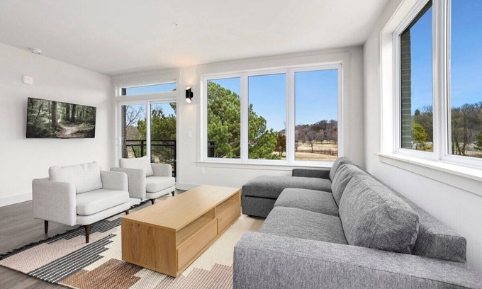 Bella Vista Apartment | Long Shadow - MTB Oasis