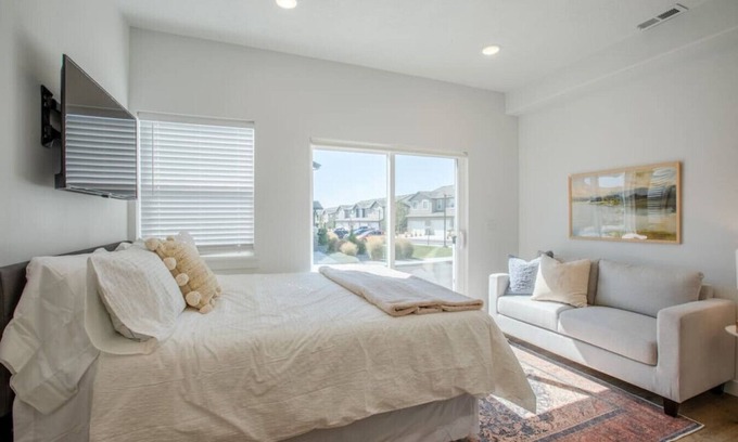 American Fork Condo | Long Stays | Fast Wifi | New Basement Studio