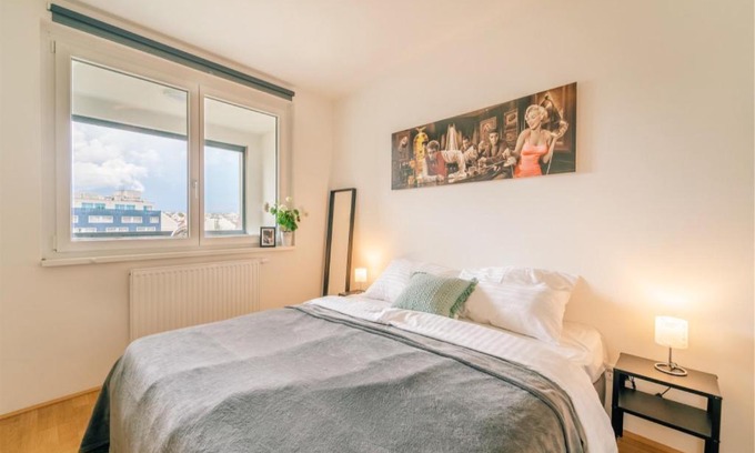 Funfhaus Apartment | Long Term stay, Balcony, 1 min to U4 Längenfeldgasse