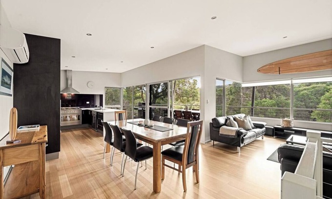 Yallingup House | Longboard House Minutes from Yallingup Beach