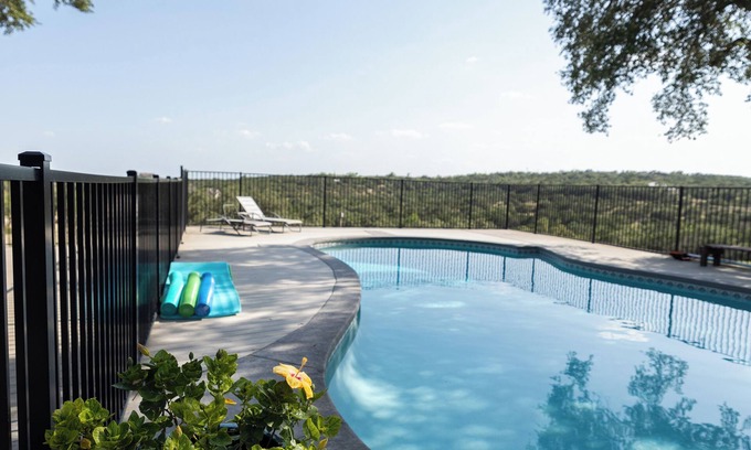 Dripping Springs House | Longhorn Getaway in Dripping springs